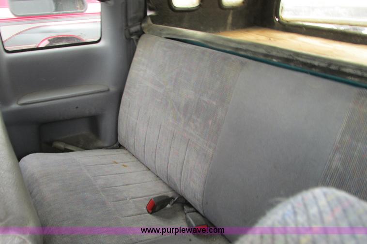 image for item AG9977 1997 Dodge Ram 1500 ST Club Cab pickup truck