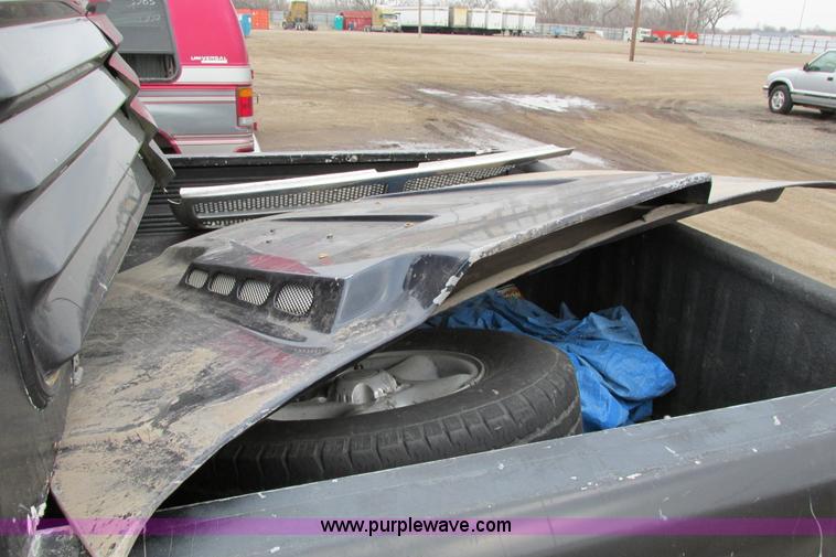 image for item AG9977 1997 Dodge Ram 1500 ST Club Cab pickup truck