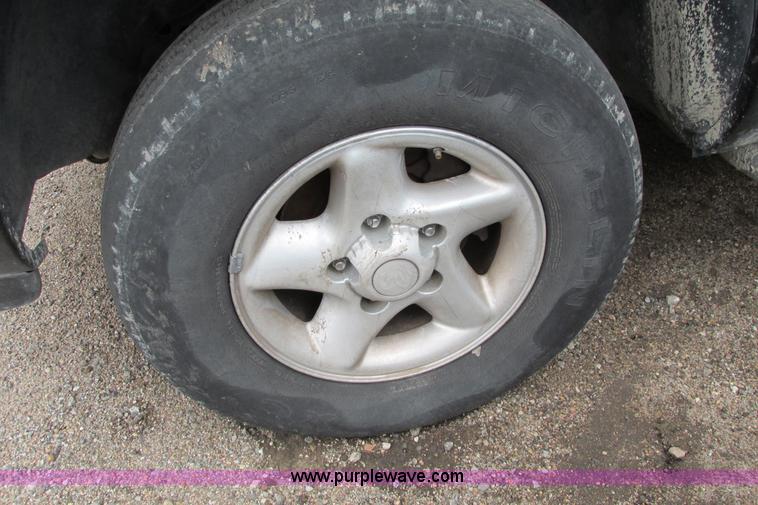 image for item AG9977 1997 Dodge Ram 1500 ST Club Cab pickup truck