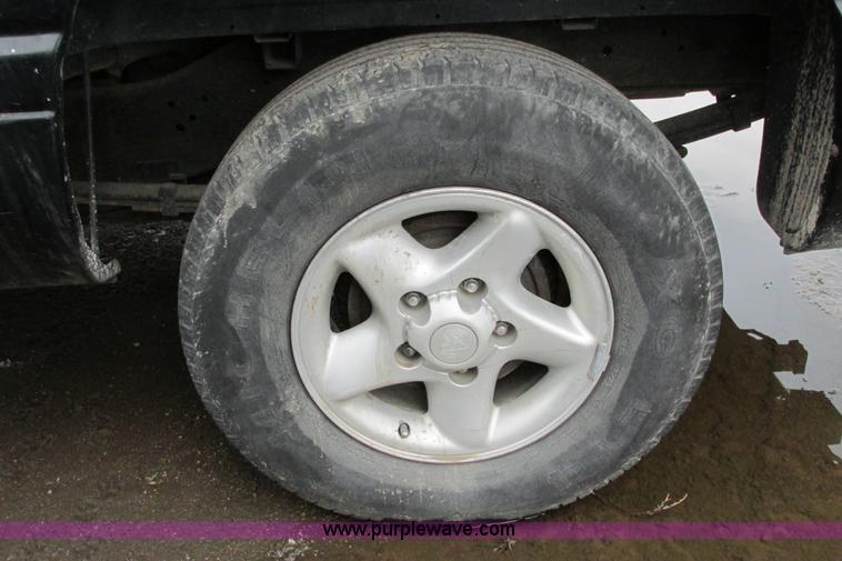 image for item AG9977 1997 Dodge Ram 1500 ST Club Cab pickup truck