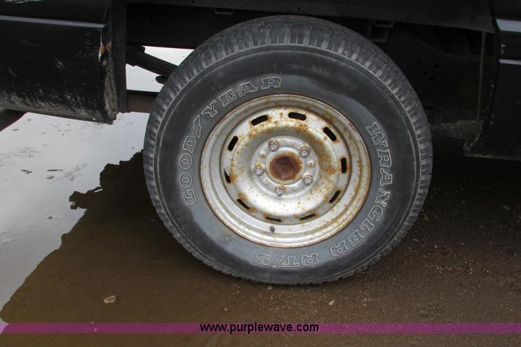 image for item AG9977 1997 Dodge Ram 1500 ST Club Cab pickup truck