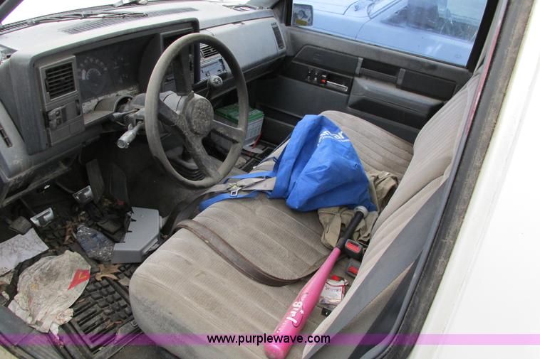 image for item AG9982 1989 Chevrolet 1500 pickup truck