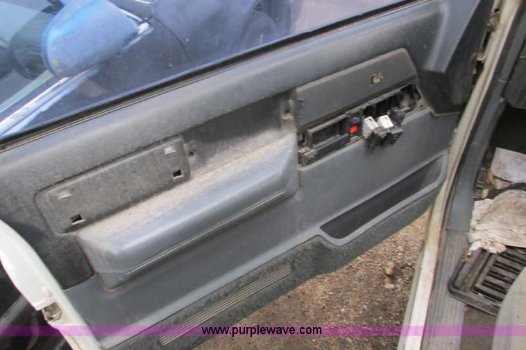 image for item AG9982 1989 Chevrolet 1500 pickup truck