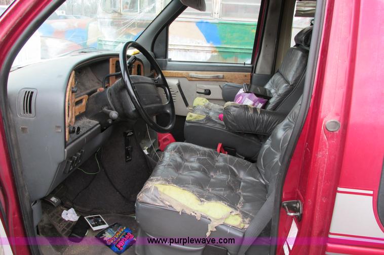 image for item AG9996 1994 Ford Econoline E150 conversion van