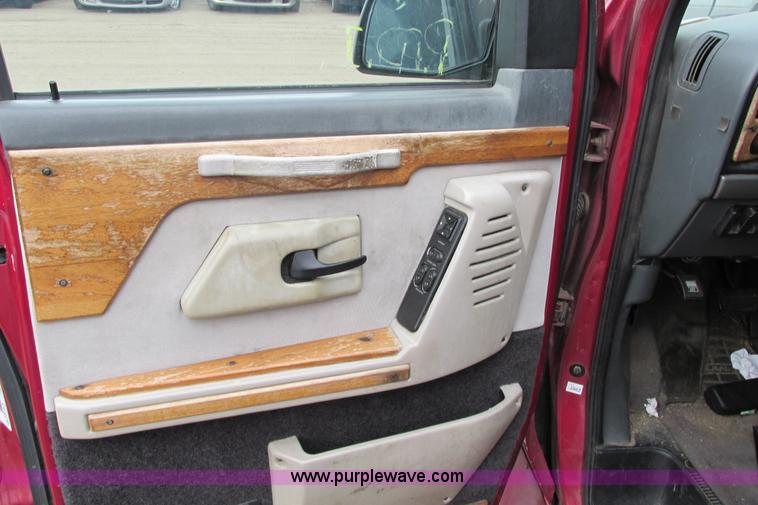 image for item AG9996 1994 Ford Econoline E150 conversion van