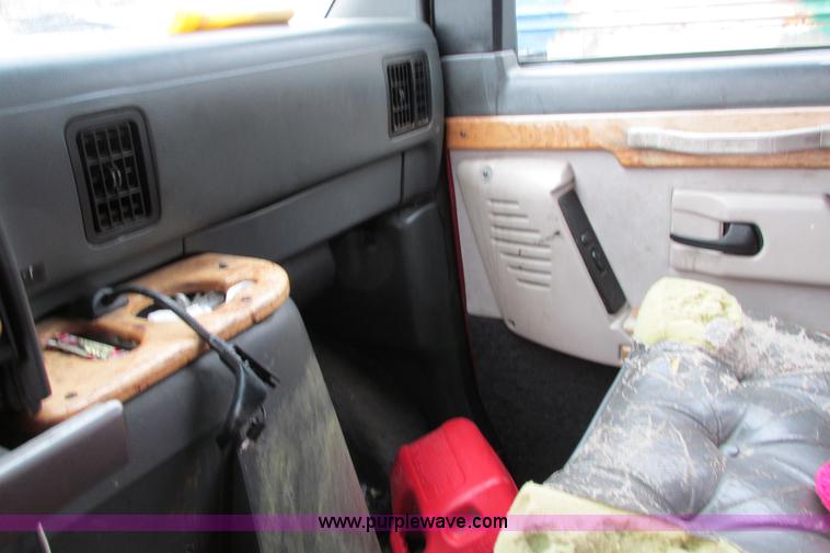 image for item AG9996 1994 Ford Econoline E150 conversion van