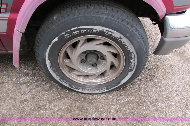 image for item AG9996 1994 Ford Econoline E150 conversion van