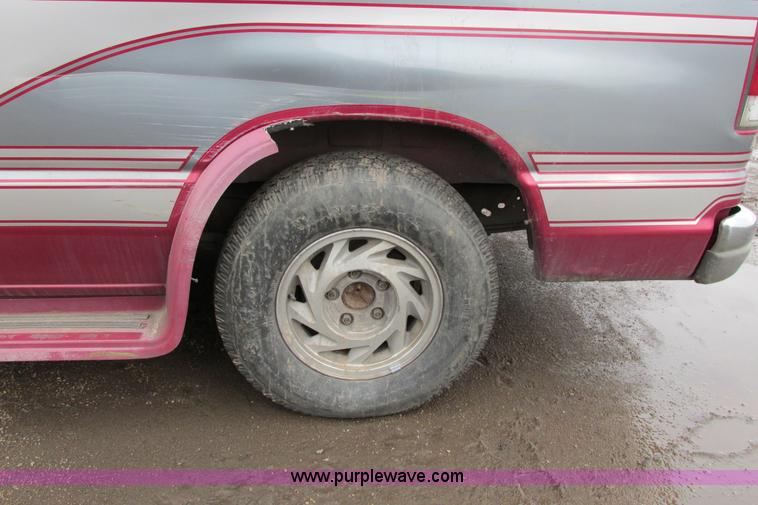 image for item AG9996 1994 Ford Econoline E150 conversion van