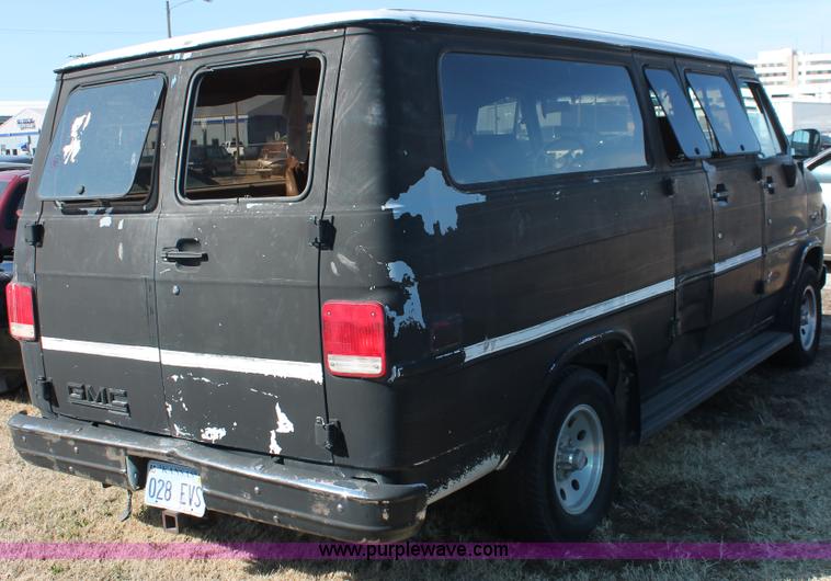 image for item E2945 1991 GMC Rally G2500 STX van