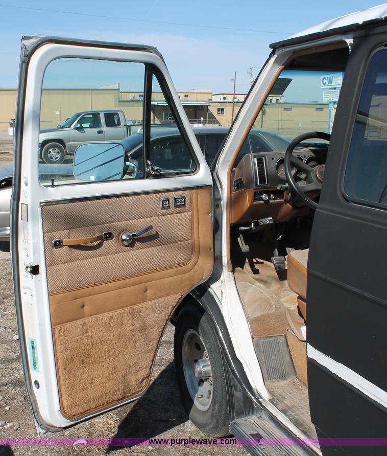 image for item E2945 1991 GMC Rally G2500 STX van