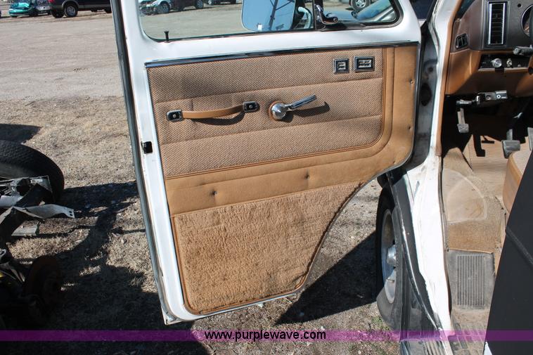 image for item E2945 1991 GMC Rally G2500 STX van