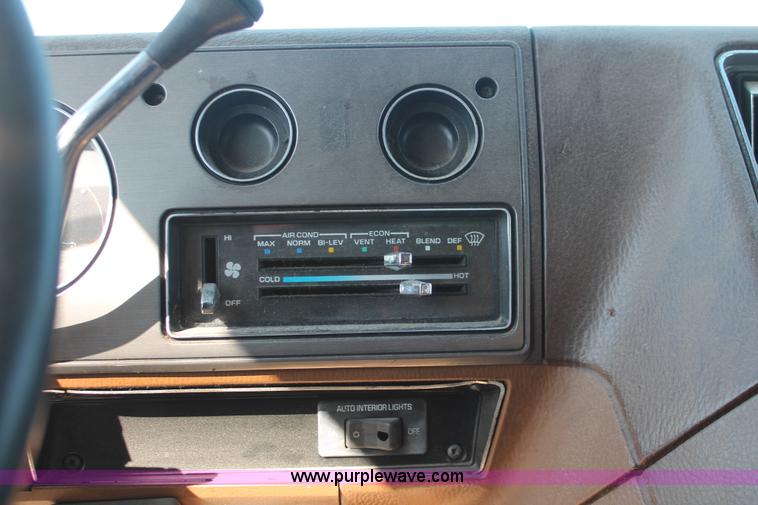 image for item E2945 1991 GMC Rally G2500 STX van