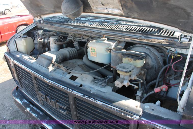 image for item E2945 1991 GMC Rally G2500 STX van