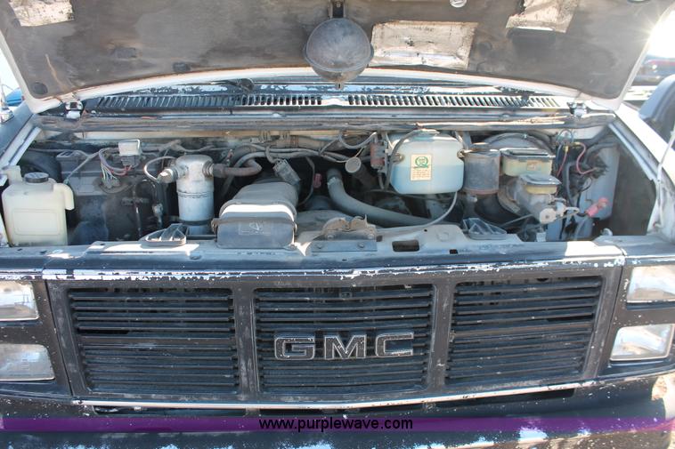 image for item E2945 1991 GMC Rally G2500 STX van