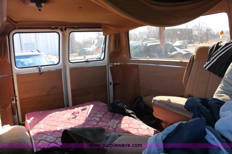 image for item E2945 1991 GMC Rally G2500 STX van