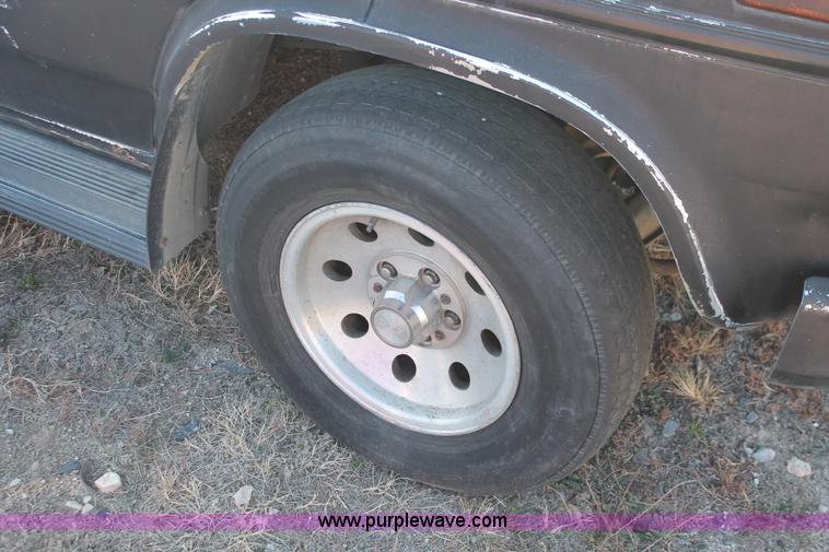 image for item E2945 1991 GMC Rally G2500 STX van