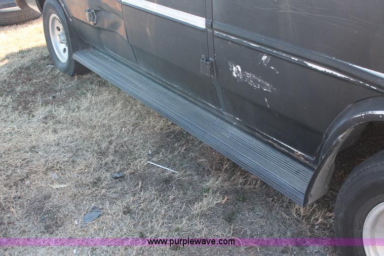 image for item E2945 1991 GMC Rally G2500 STX van