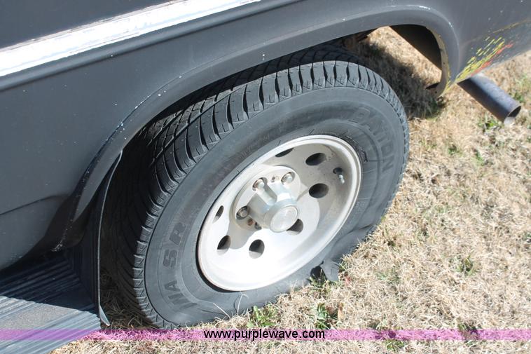 image for item E2945 1991 GMC Rally G2500 STX van