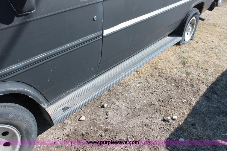 image for item E2945 1991 GMC Rally G2500 STX van