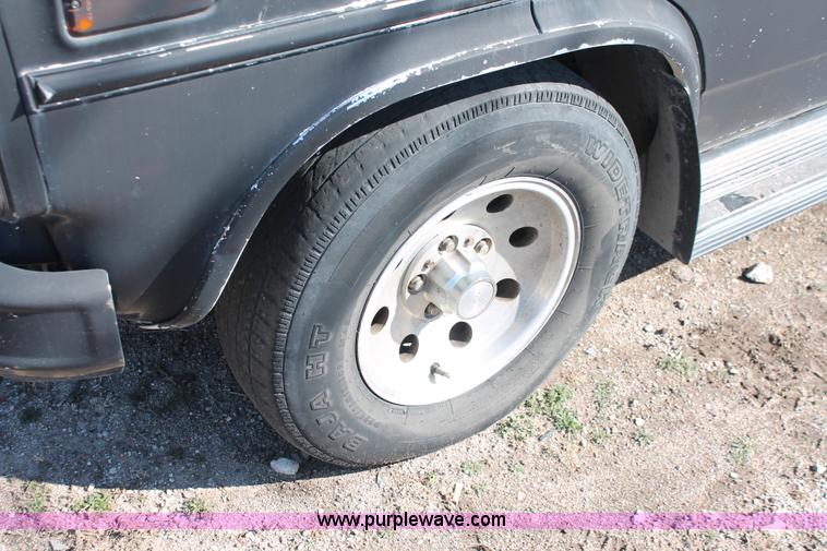 image for item E2945 1991 GMC Rally G2500 STX van