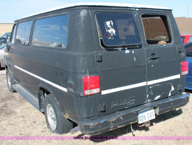 image for item E2945 1991 GMC Rally G2500 STX van