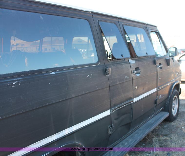 image for item E2945 1991 GMC Rally G2500 STX van