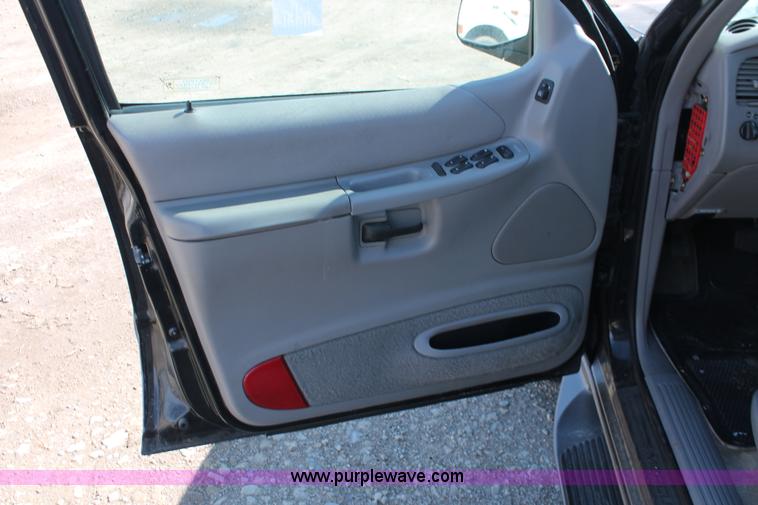 image for item E2948 1998 Mercury Mountaineer SUV