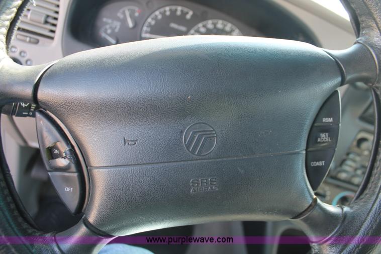 image for item E2948 1998 Mercury Mountaineer SUV