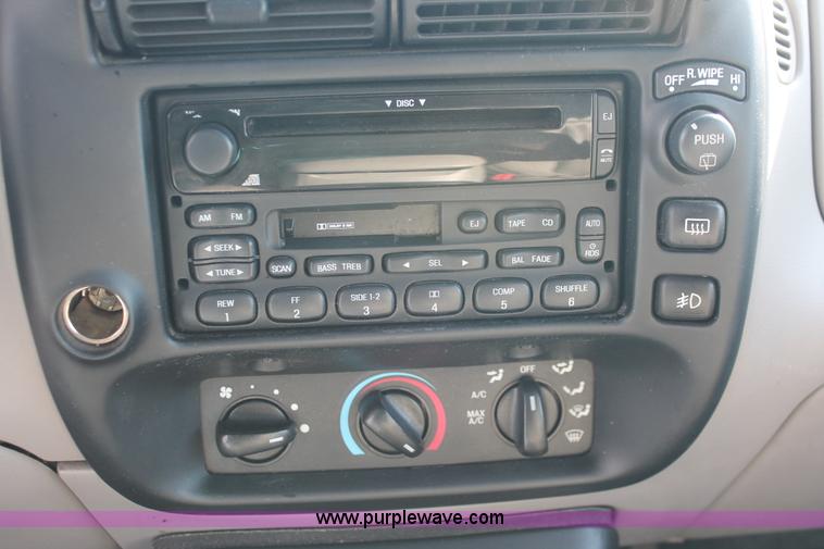 image for item E2948 1998 Mercury Mountaineer SUV