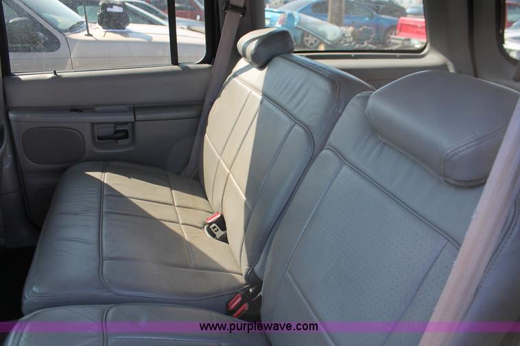 image for item E2948 1998 Mercury Mountaineer SUV