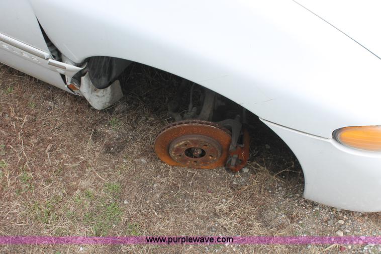 image for item E2956 1999 Chrysler Town & Country van