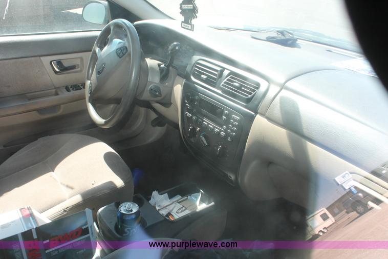 image for item E2963 2001 Ford Taurus SES