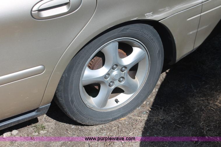 image for item E2963 2001 Ford Taurus SES