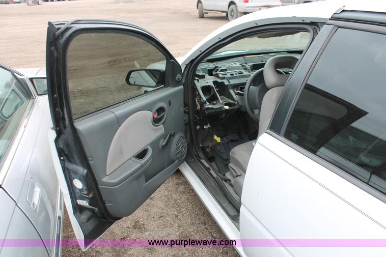 image for item E3156 2004 Saturn Ion 2