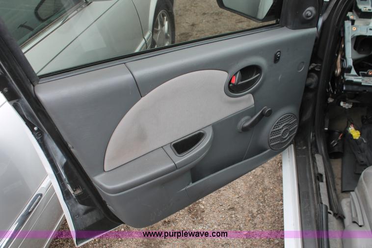 image for item E3156 2004 Saturn Ion 2