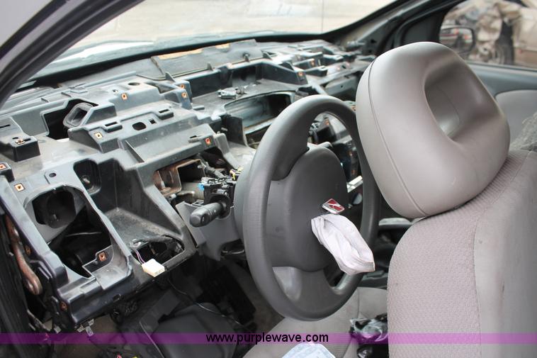 image for item E3156 2004 Saturn Ion 2