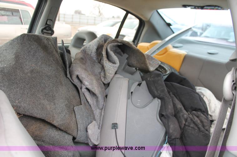 image for item E3156 2004 Saturn Ion 2