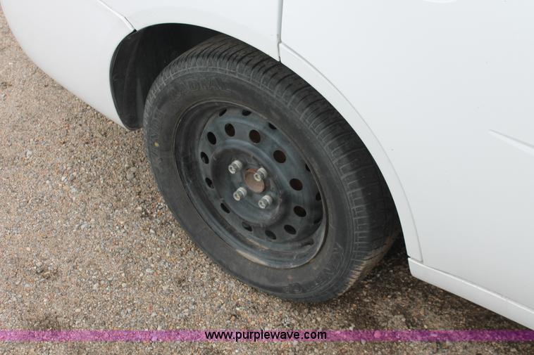 image for item E3156 2004 Saturn Ion 2