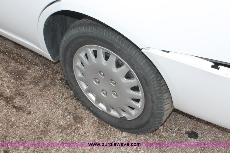 image for item E3156 2004 Saturn Ion 2