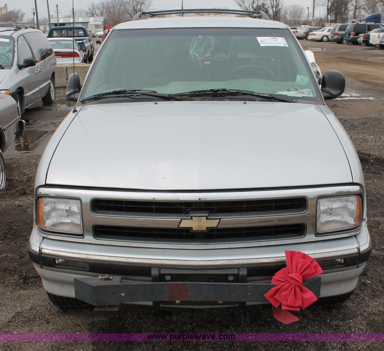 image for item E3160 1996 Chevrolet Blazer LS