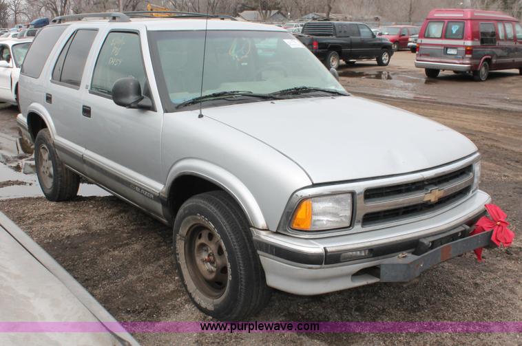 image for item E3160 1996 Chevrolet Blazer LS