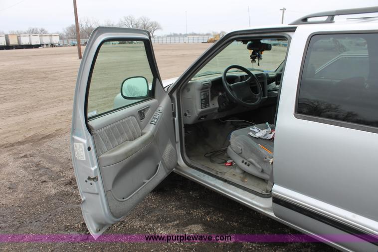 image for item E3160 1996 Chevrolet Blazer LS