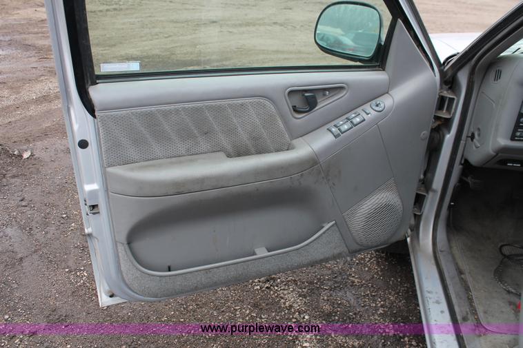 image for item E3160 1996 Chevrolet Blazer LS