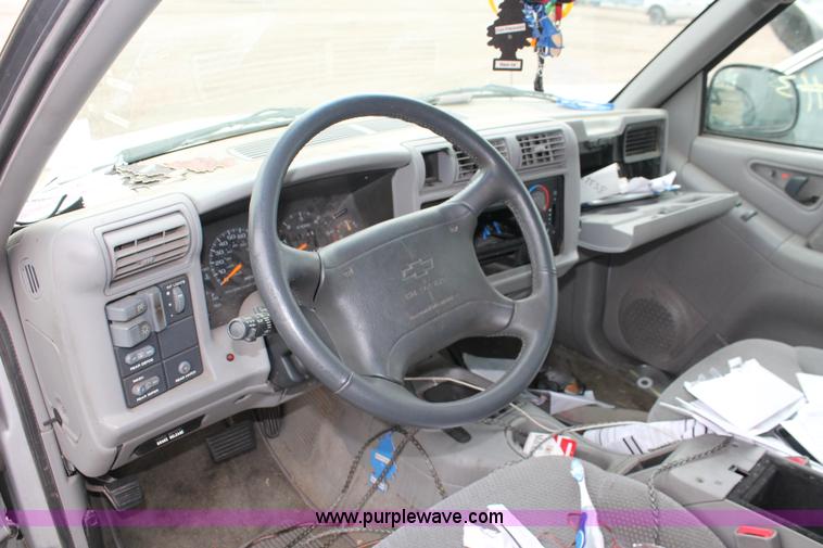 image for item E3160 1996 Chevrolet Blazer LS