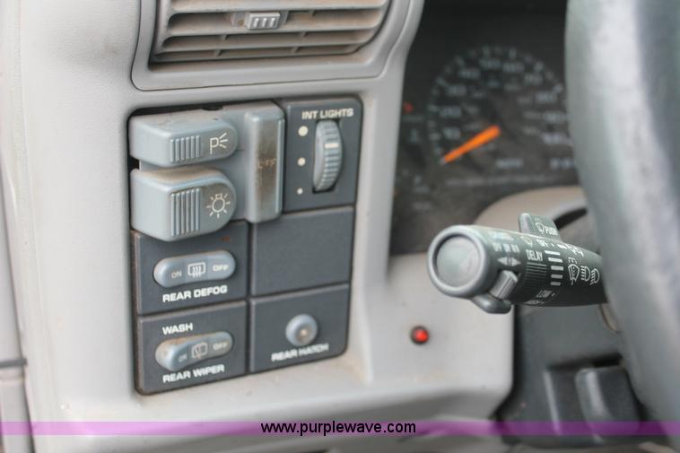 image for item E3160 1996 Chevrolet Blazer LS