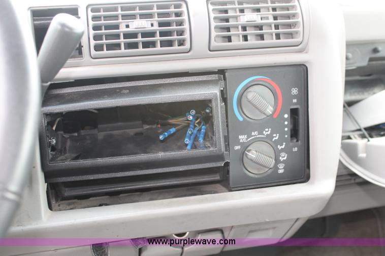 image for item E3160 1996 Chevrolet Blazer LS