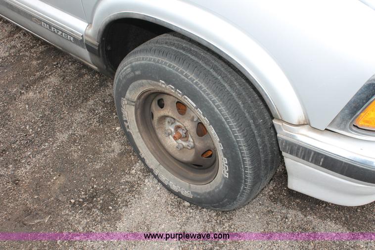 image for item E3160 1996 Chevrolet Blazer LS