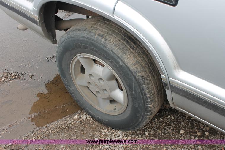 image for item E3160 1996 Chevrolet Blazer LS