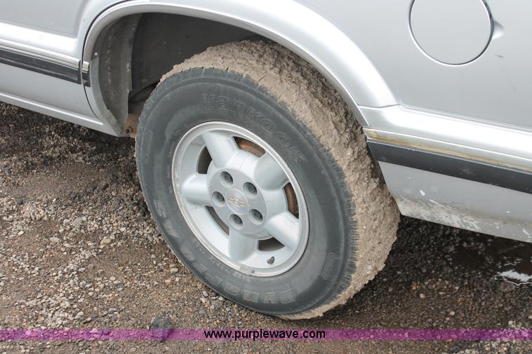 image for item E3160 1996 Chevrolet Blazer LS