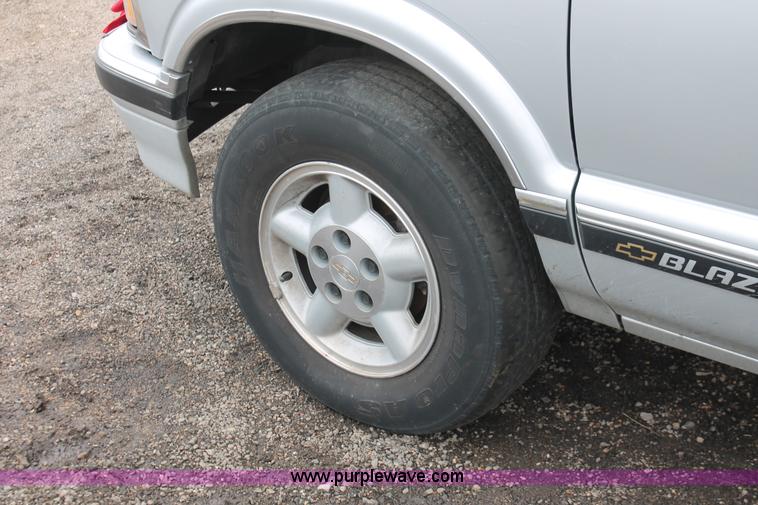 image for item E3160 1996 Chevrolet Blazer LS